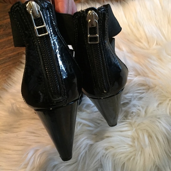 •Pour La Victoire• Caitlin Strappy Heels in Black - Picture 6 of 8